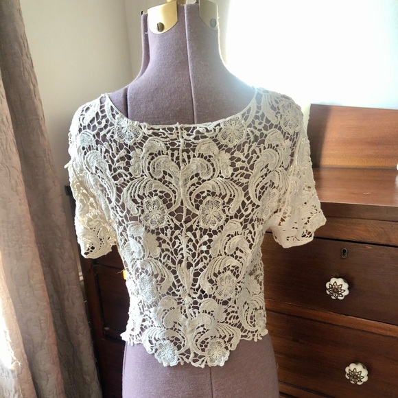 Cropped lace crochet top - Picture 2 of 2